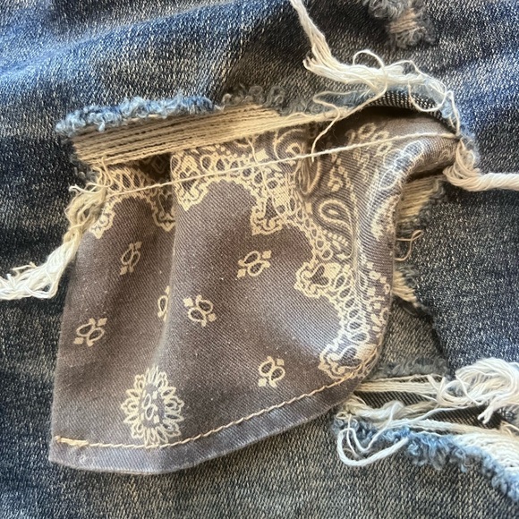 American Eagle Men’s Destroyed Style Shorts. Size 34 - Picture 4 of 5